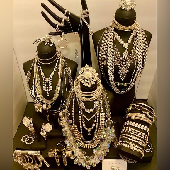1/2 Lb Vtg 2 Now Estate Costume Jewelry Lot~Some Signed All Wearable gold silver